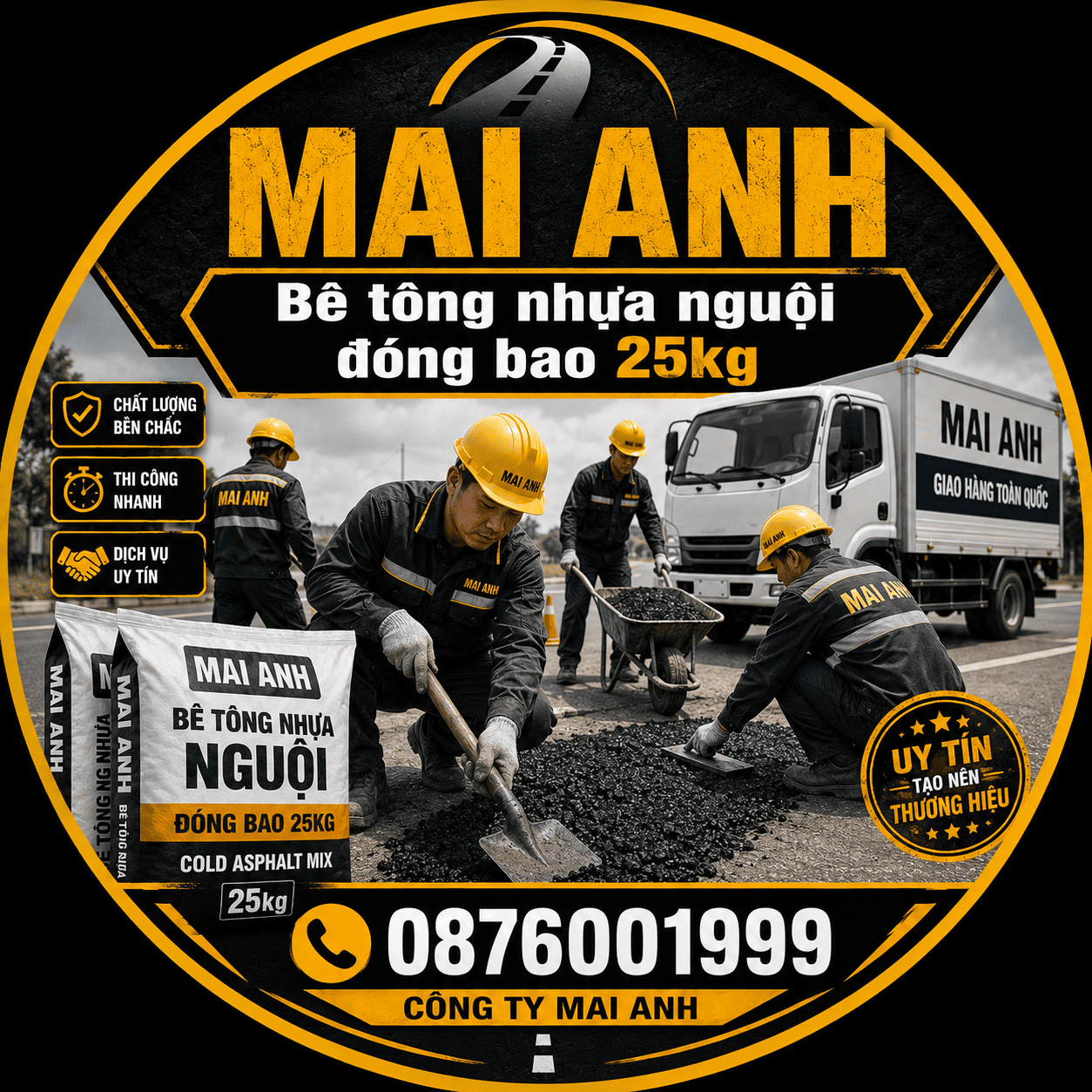 Công nhân Mai Anh vá ổ gà nhanh chóng
