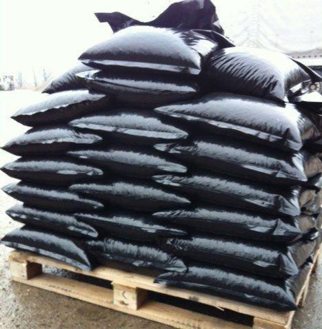 Nhựa đường đóng bao xếp trên pallet tại kho