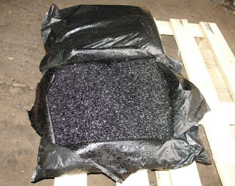 Sản phẩm nhựa đường đóng bao dạng trộn sẵn Sản phẩm nhựa đường đóng bao dạng trộn sẵn