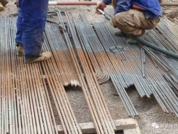 Tẩy rỉ sắt thép xây dựng tại công trường Tẩy rỉ sắt thép xây dựng tại công trường